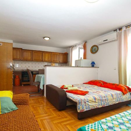 Apartments Mirko 647 Pula Exterior foto